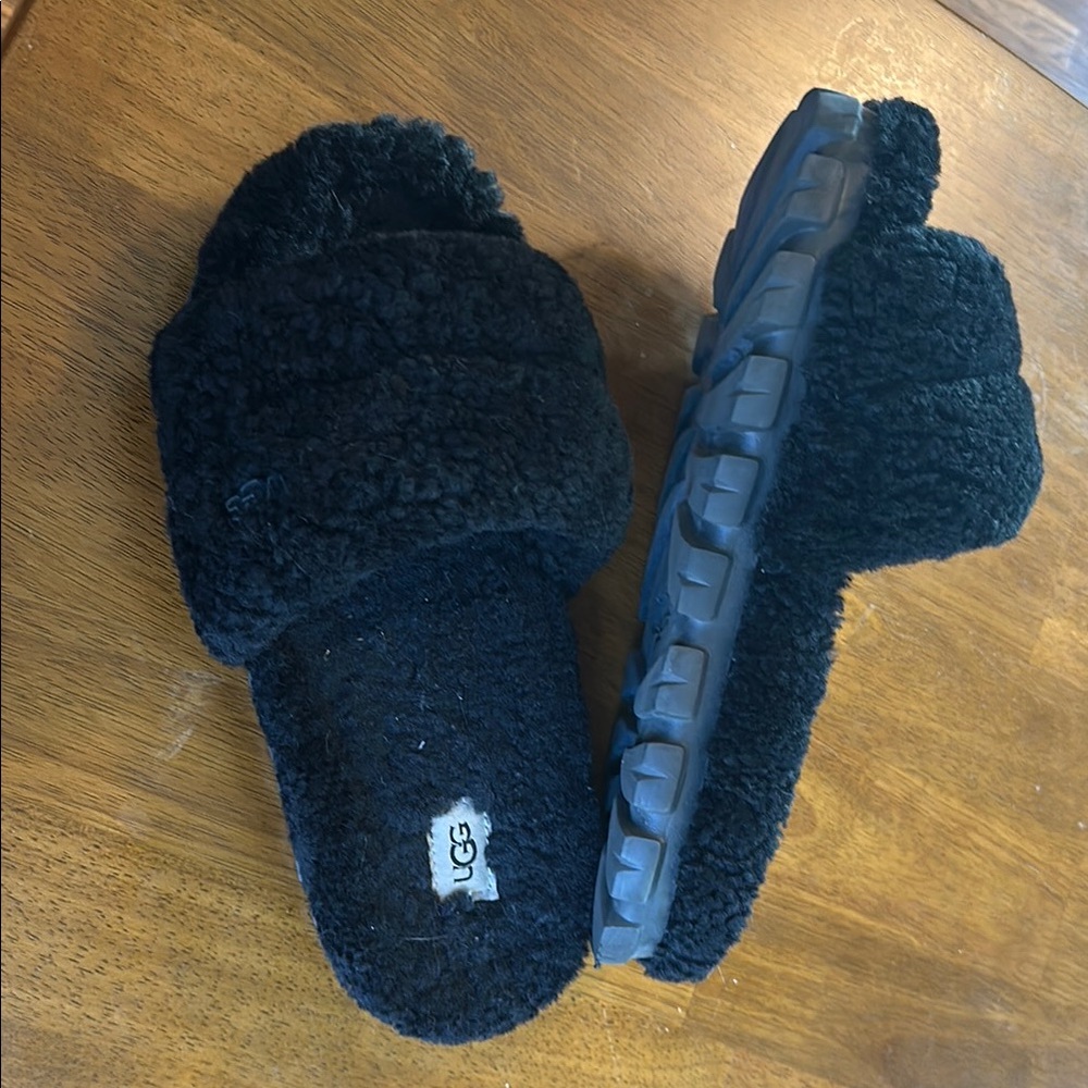 UGG Cozetta Curly Slippers in Black